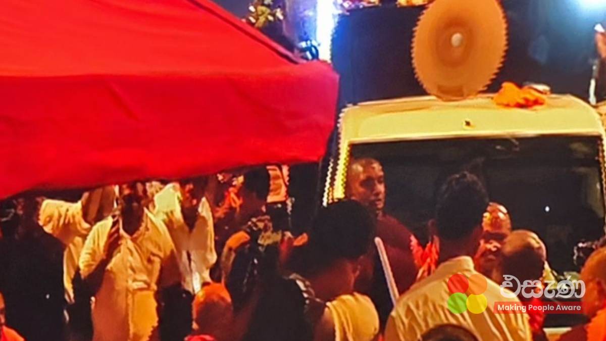 UPDATE: ජනාධිපති ලේකම් කාර්යාලය අසළ උණුසුම් තත්ත්වයක් 