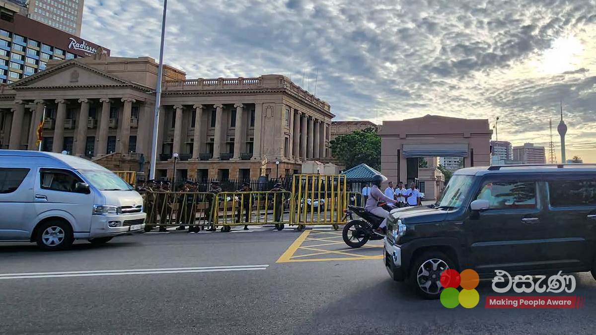 භික්ෂු විරෝධතාව හේතුවෙන් වසා දැමුණු ගාලු පාර යළි විවෘත කෙරේ